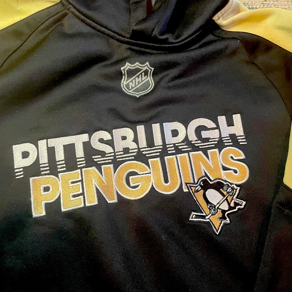 NHL Reebok Boys L embroidered logo Pittsburgh Penguins hoody